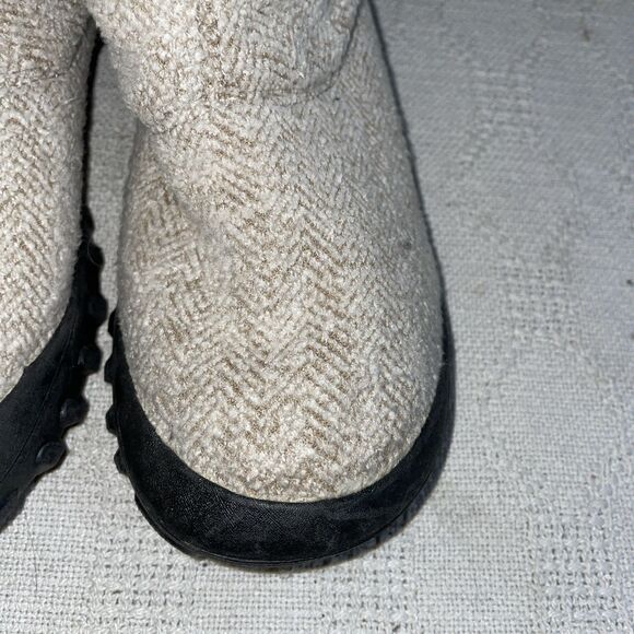 Bogs Women’s Ankle Boots Size 8 M Beige Fabric Warmth Winter Snow - Picture 9 of 12